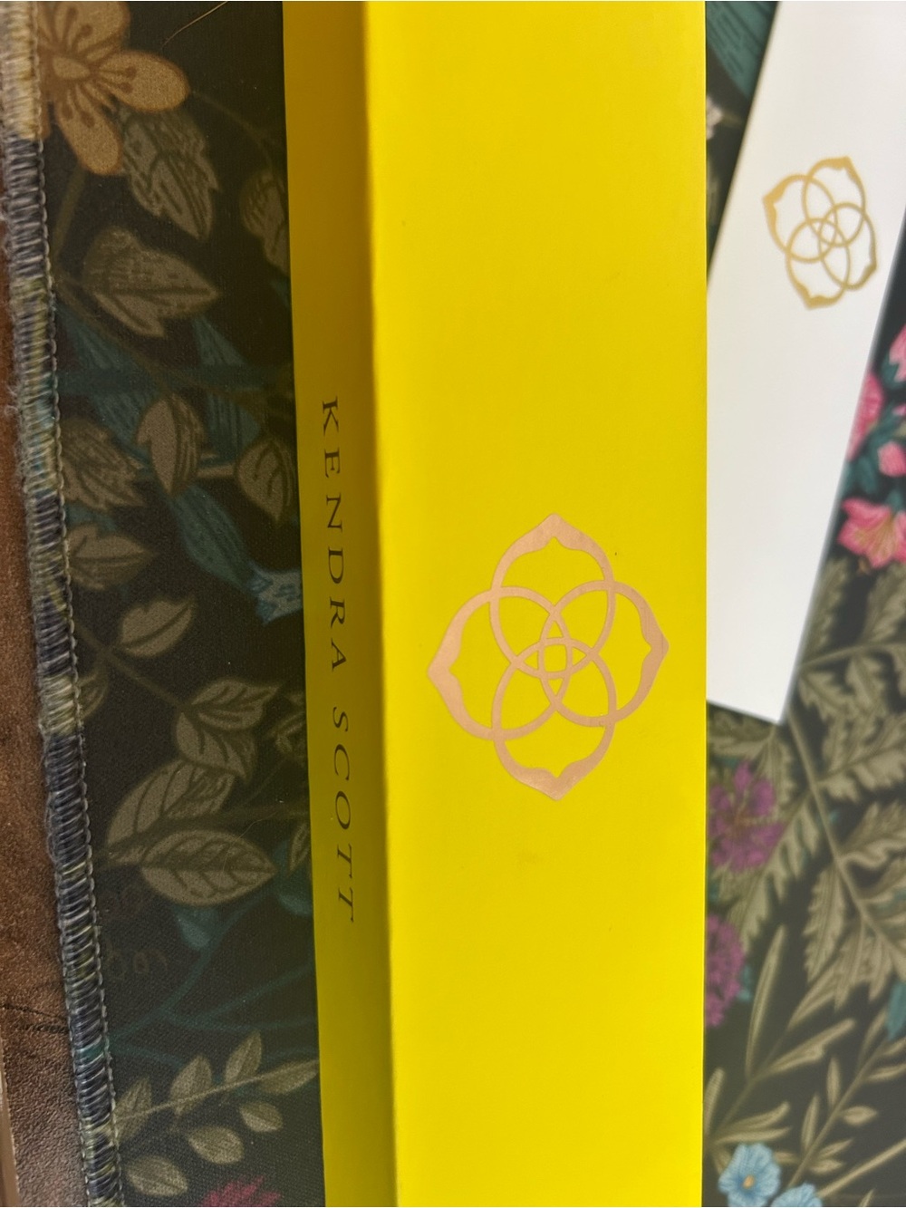 Kendra Scott Silver Whitley Chain Apple Watch Band - Picture 3 of 3